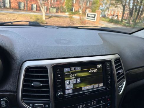 Used 2013 Jeep Grand Cherokee Laredo image 26