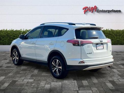 Used 2017 Toyota RAV4 XLE FWD image 2