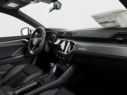 New 2025 Audi Q3 2.0T Premium image 9
