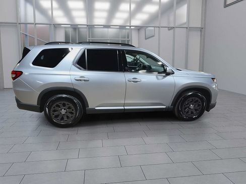 Used 2024 Honda Pilot Elite image 9
