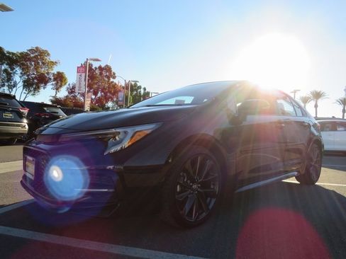 Certified 2024 Toyota Corolla SE image 3