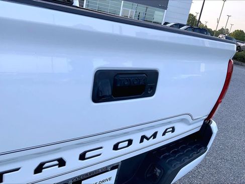 Used 2019 Toyota Tacoma SR AWD/4WD image 10