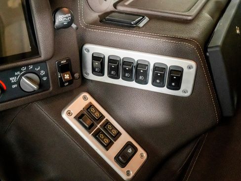 Used 2003 HUMMER H1 4-Door Wagon image 39