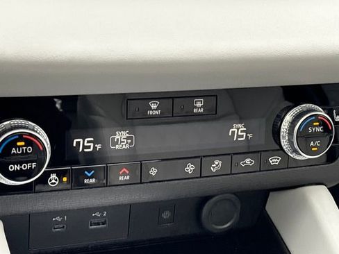 Used 2024 Mitsubishi Outlander SEL image 18