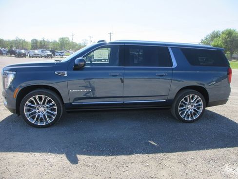 New 2026 GMC Yukon XL Denali image 7
