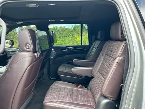 Certified 2022 Cadillac Escalade ESV Premium Luxury Platinum w/ LPO, Radiant Package AWD/4WD image 8