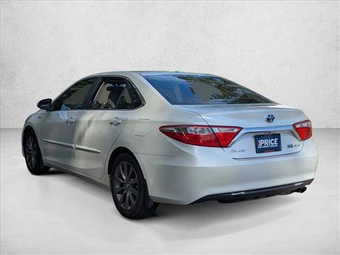 Used 2015 Toyota Camry XLE w/ Moonroof Package image 6