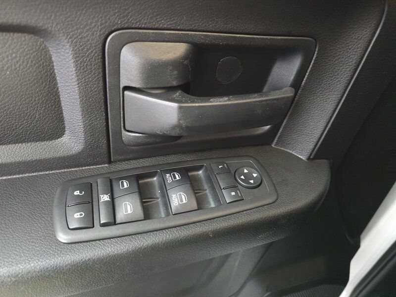 Used 2019 RAM 1500 Tradesman w/ Chrome Appearance Group AWD/4WD image 18