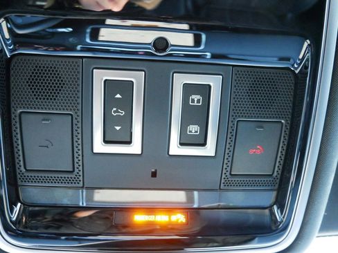 Used 2021 Land Rover Range Rover Velar R-Dynamic S image 25