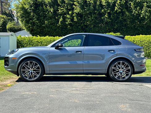 New 2026 Porsche Cayenne Turbo AWD/4WD image 2