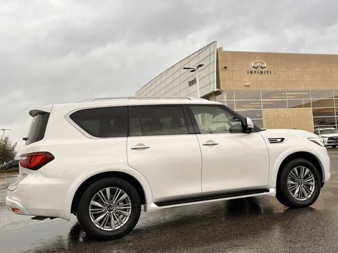 Certified 2023 INFINITI QX80 Luxe w/ All-Season Package image 5