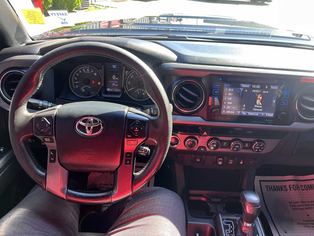 Used 2018 Toyota Tacoma TRD Sport AWD/4WD image 9