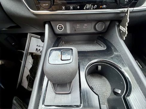 Used 2023 Nissan Rogue SV image 16