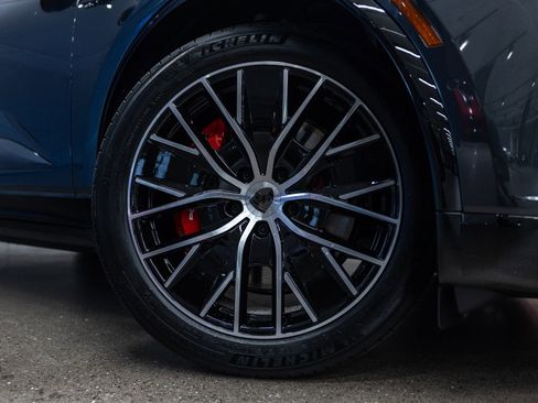 New 2026 Porsche Macan Turbo Electric AWD/4WD image 17