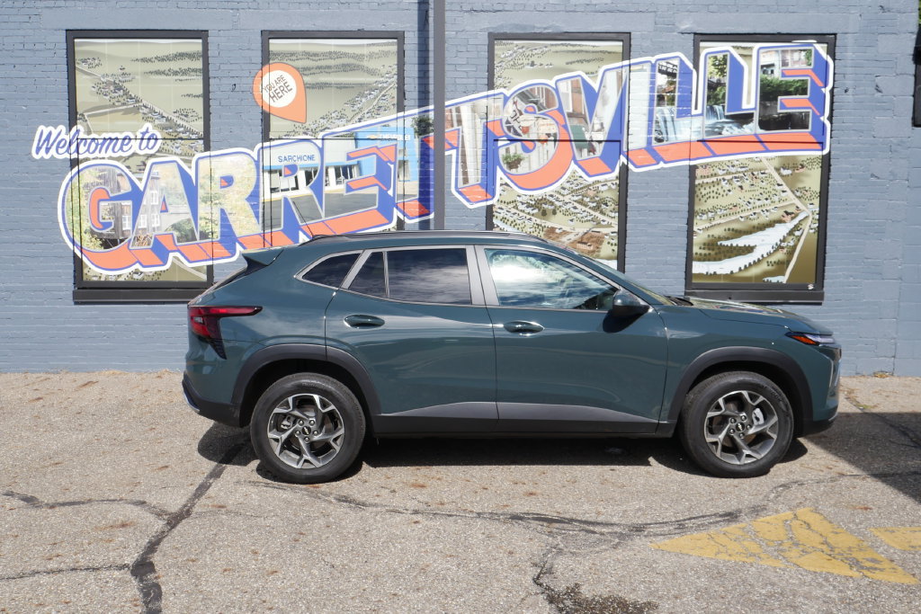 Used 2025 Chevrolet Trax LT w/ Driver Confidence Package FWD image 27
