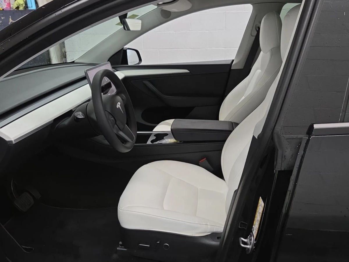 Used 2023 Tesla Model Y Long Range AWD/4WD image 2