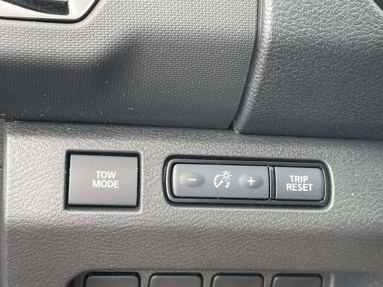 Used 2024 Nissan Frontier PRO-4X AWD/4WD image 26