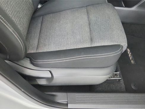 Used 2023 Nissan Rogue SV FWD image 21