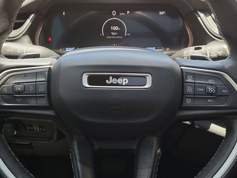 Used 2022 Jeep Grand Cherokee L Limited AWD/4WD image 11