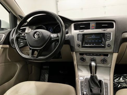 Used 2015 Volkswagen Golf TDI SE image 33