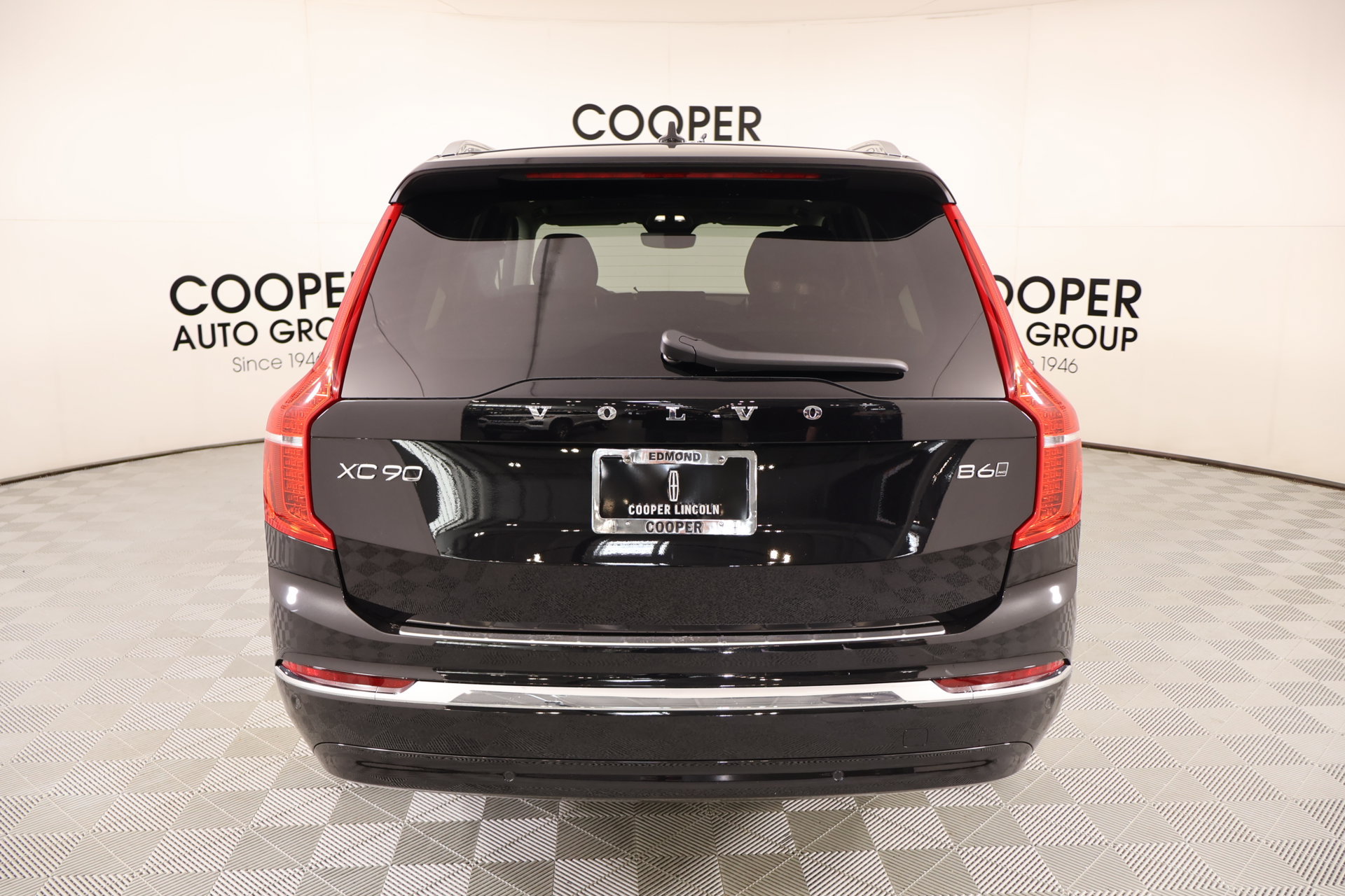 Used 2025 Volvo XC90 B6 Ultra w/ Protection Package Premier AWD/4WD image 24