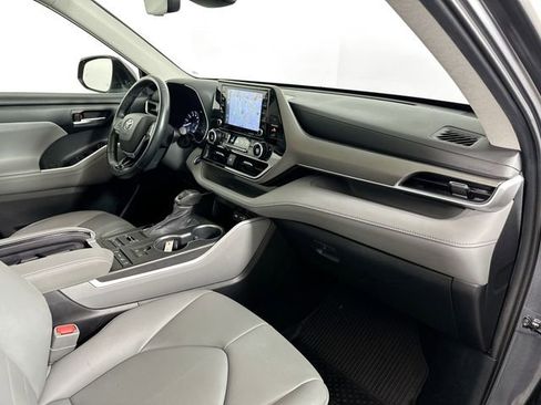Used 2020 Toyota Highlander XLE AWD/4WD image 31