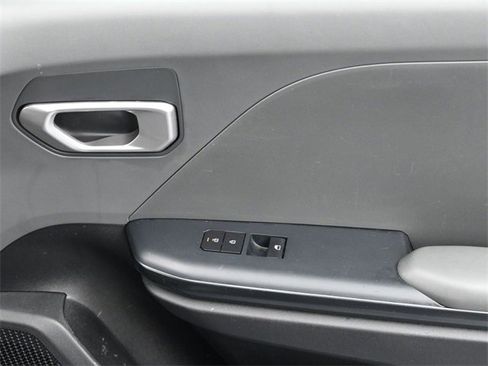 Used 2025 Kia K4 LXS image 26