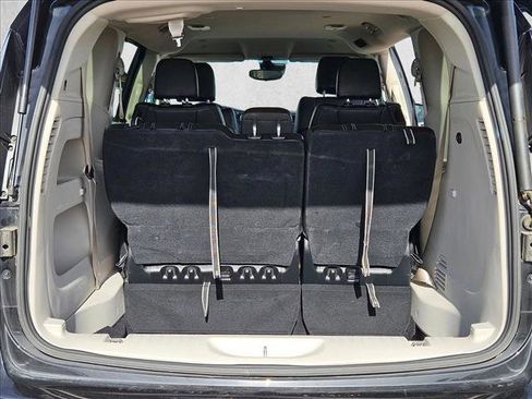 Used 2023 Chrysler Pacifica Touring-L FWD image 6