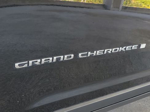 Used 2023 Jeep Grand Cherokee Laredo AWD/4WD image 7