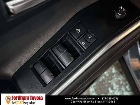 Used 2023 Toyota Highlander XLE AWD/4WD image 16