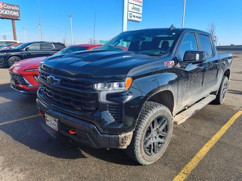 Used 2022 Chevrolet Silverado 1500 LT Trail Boss w/ Convenience Package II image 3