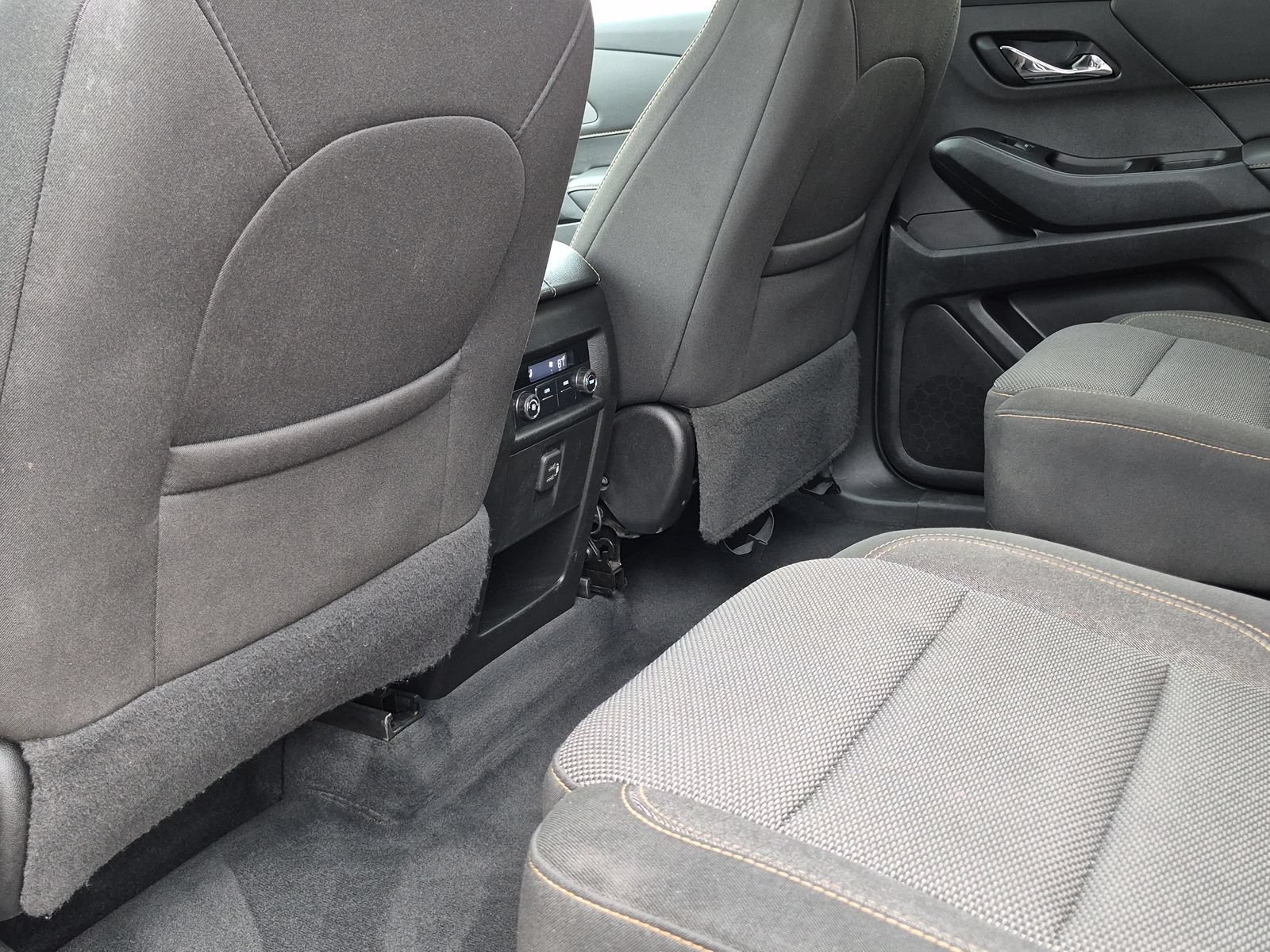 Used 2019 Chevrolet Traverse LT FWD image 18