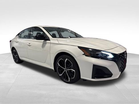 Used 2025 Nissan Altima 2.5 SR FWD image 49