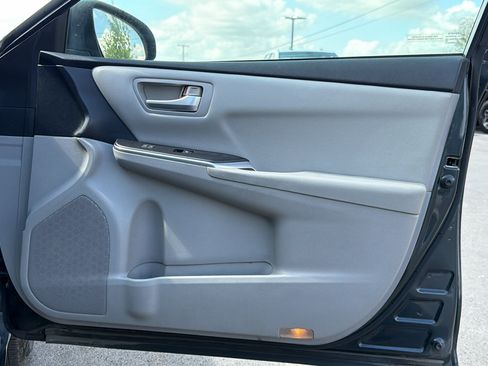 Used 2015 Toyota Camry SE FWD image 19