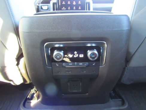 Used 2025 GMC Yukon XL Elevation w/ Elevation Premium Package image 29