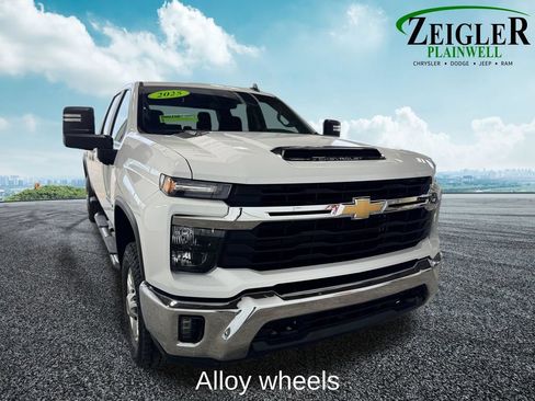 Used 2025 Chevrolet Silverado 2500 LT w/ Convenience Package AWD/4WD image 8