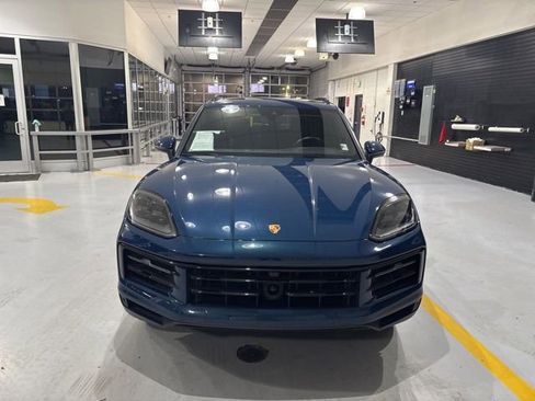 Used 2024 Porsche Cayenne S image 3