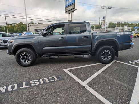 Used 2022 Toyota Tacoma TRD Off-Road image 4