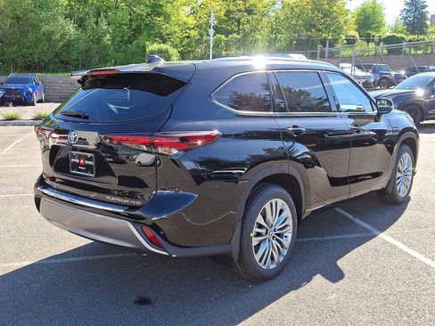 New 2026 Toyota Highlander Platinum AWD/4WD image 18