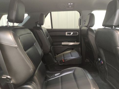 Used 2022 Ford Explorer XLT w/ Equipment Group 202A AWD/4WD image 19
