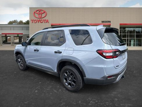 Used 2025 Honda Pilot TrailSport image 6