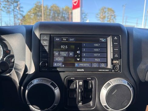 Used 2015 Jeep Wrangler Unlimited Sahara w/ Connectivity Group image 24