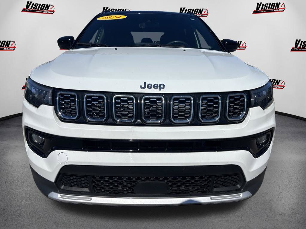 Used 2024 Jeep Compass Limited AWD/4WD image 2