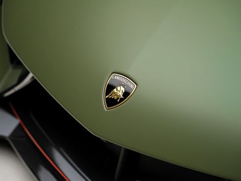 Used 2024 Lamborghini Revuelto AWD/4WD image 13