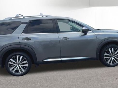 Used 2022 Nissan Pathfinder Platinum w/ Cargo Package AWD/4WD image 11