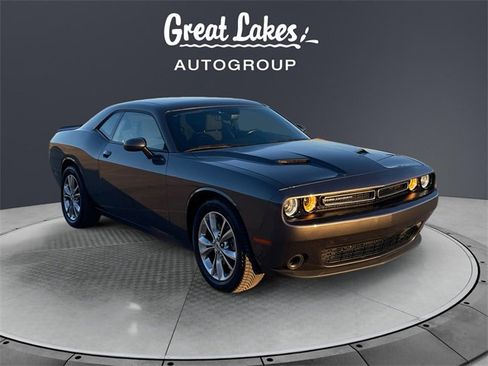 Used 2021 Dodge Challenger SXT image 7