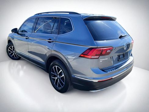 Used 2021 Volkswagen Tiguan SE w/ Panoramic Sunroof Package FWD image 3