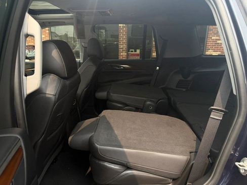 Used 2020 Cadillac Escalade Premium Luxury AWD/4WD image 19