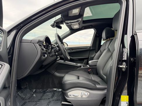 Certified 2026 Porsche Macan AWD/4WD image 25