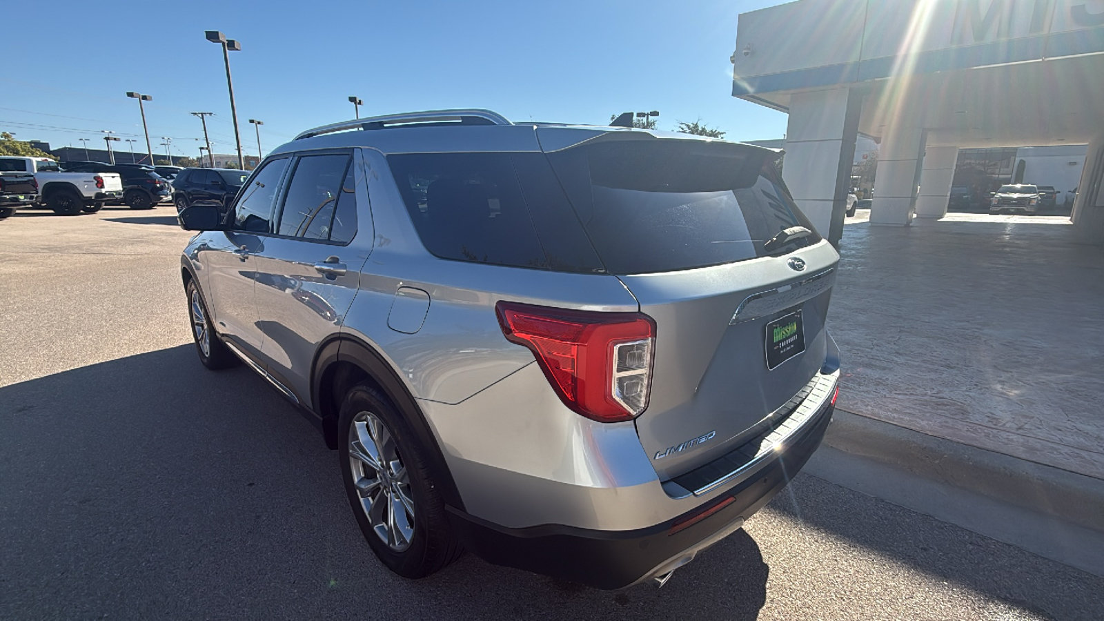 Used 2022 Ford Explorer Limited w/ Equipment Group 301A RWD image 5